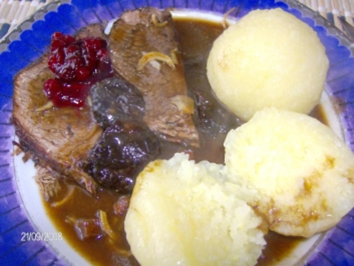 Rinderbraten in Rotweinsoße an Klößen - Rezept