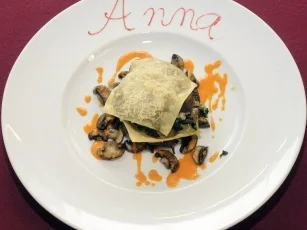 Steak auf Spinatgorgonzola in Schichtnudeln (Tanja Schumann) - Rezept