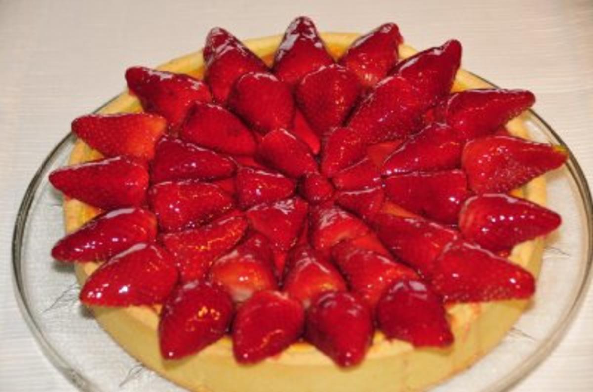Valentinsgruß - Käsetorte mit Erdbeeren - Rezept