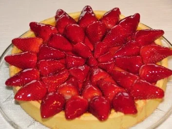 Rezept: Valentinsgruß - Käsetorte mit Erdbeeren Valentinsgruß - Käsetorte mit Erdbeeren - Rezept