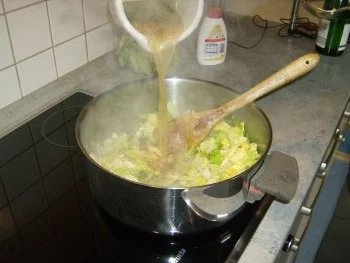 Rezept: Wirsingsahnesüppchen Bild Nr. 5 Wirsingsahnesüppchen - Rezept - Bild Nr. 5