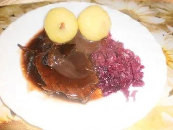 Rezept: Klassischer Sauerbraten mit Rotkohl Klassischer Sauerbraten mit Rotkohl - Rezept