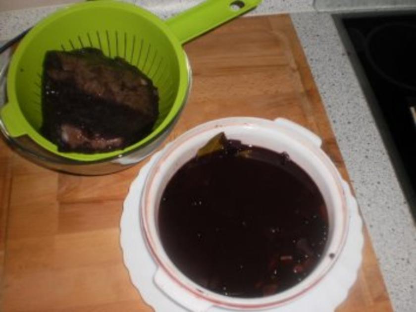 Klassischer Sauerbraten mit Rotkohl - Rezept - kochbar.de