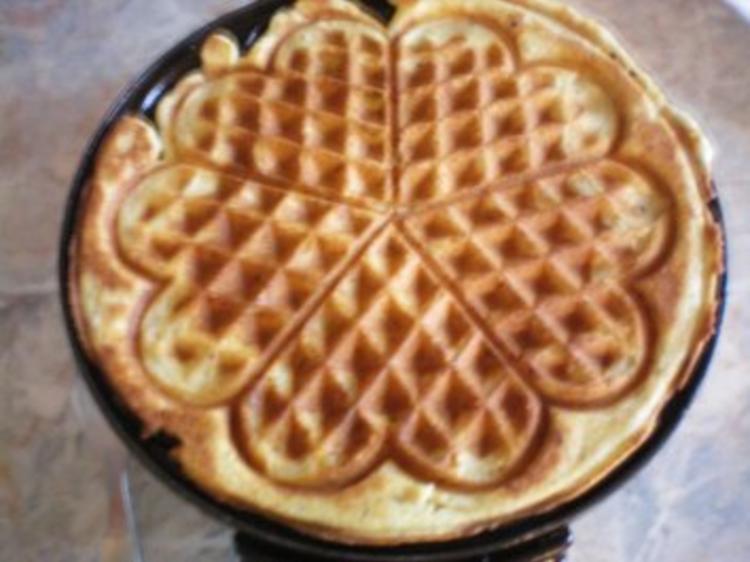 feine Waffeln mit Mandeln - Rezept mit Bild - kochbar.de