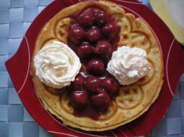 feine Waffeln mit Mandeln - Rezept mit Bild - kochbar.de