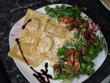 Ravioli mit Frischkäse-Pesto-Füllung - Rezept