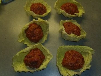 Rezept: Fleischgerichte: Wirsingkohlrouladen Bild Nr. 3 Fleischgerichte: Wirsingkohlrouladen - Rezept - Bild Nr. 3