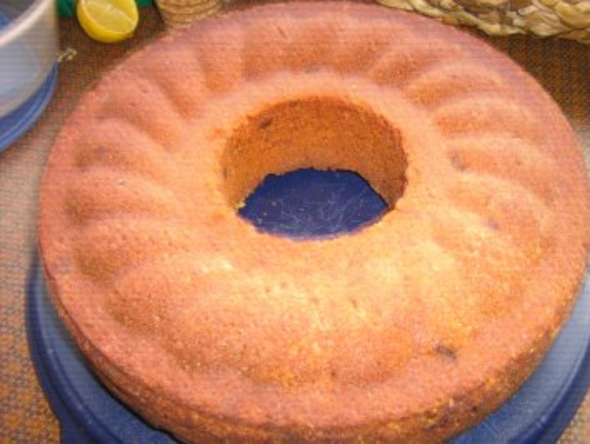 Marzipan-Rosinen-Kuchen mit Haselnüssen. - Rezept - Bild Nr. 3
