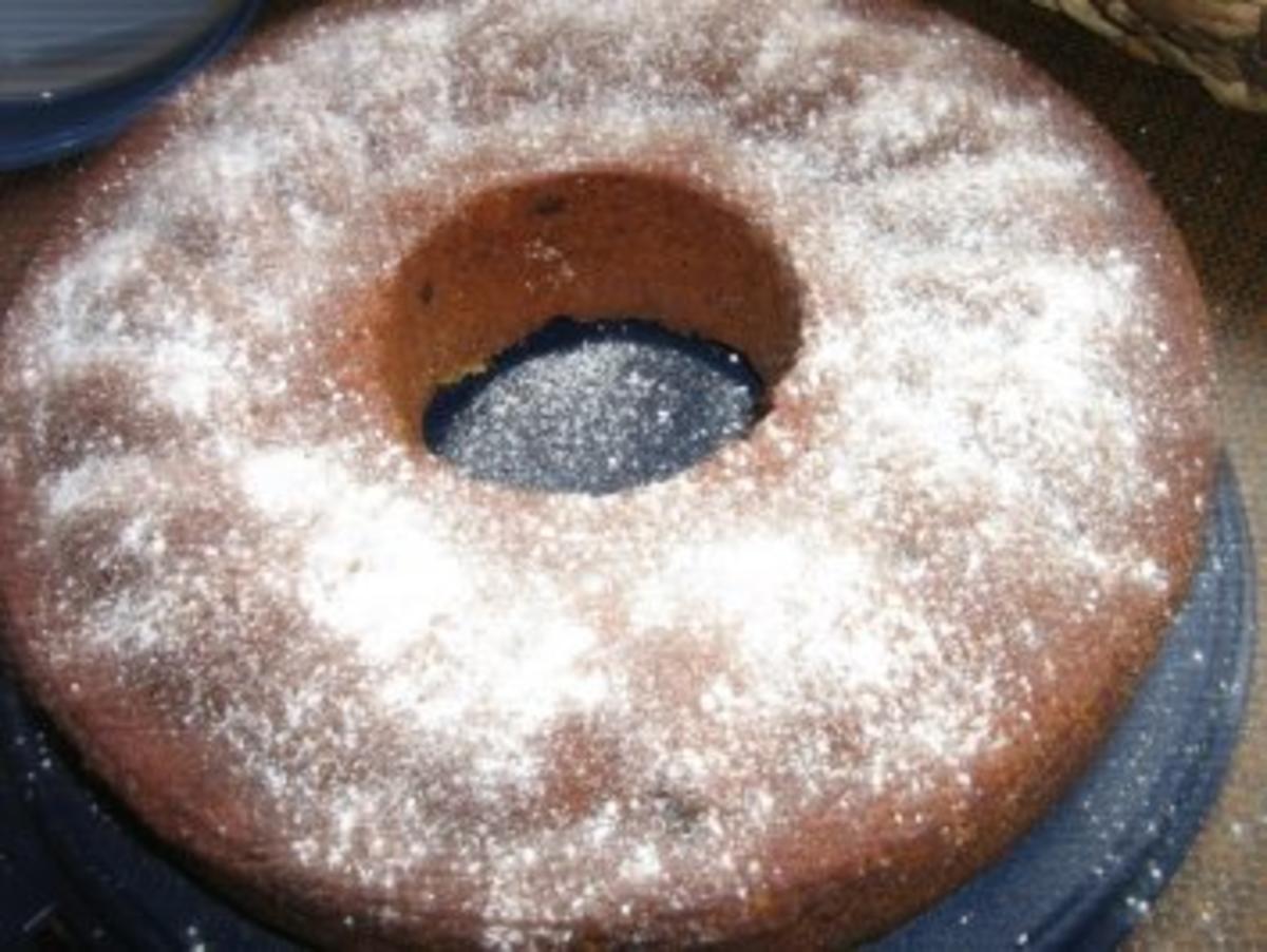 Marzipan-Rosinen-Kuchen mit Haselnüssen. - Rezept - Bild Nr. 4
