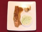 Lachs auf karamellisierter Honigsojasoße an Gurkensalat (Frank Schmidt) - Rezept