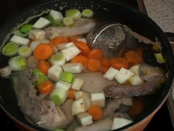 Rezept: Hühnerbrühe vom glücklichen Huhn Bild Nr. 6 Hühnerbrühe vom glücklichen Huhn - Rezept - Bild Nr. 6