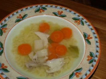 Rezept: Hühnerbrühe vom glücklichen Huhn Hühnerbrühe vom glücklichen Huhn - Rezept