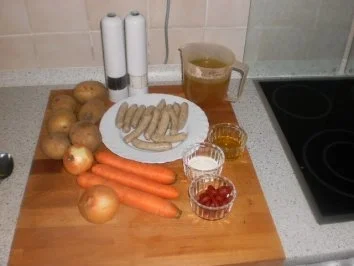 Rezept: Würstchen-Kartoffelgulasch Bild Nr. 2 Würstchen-Kartoffelgulasch - Rezept - Bild Nr. 2