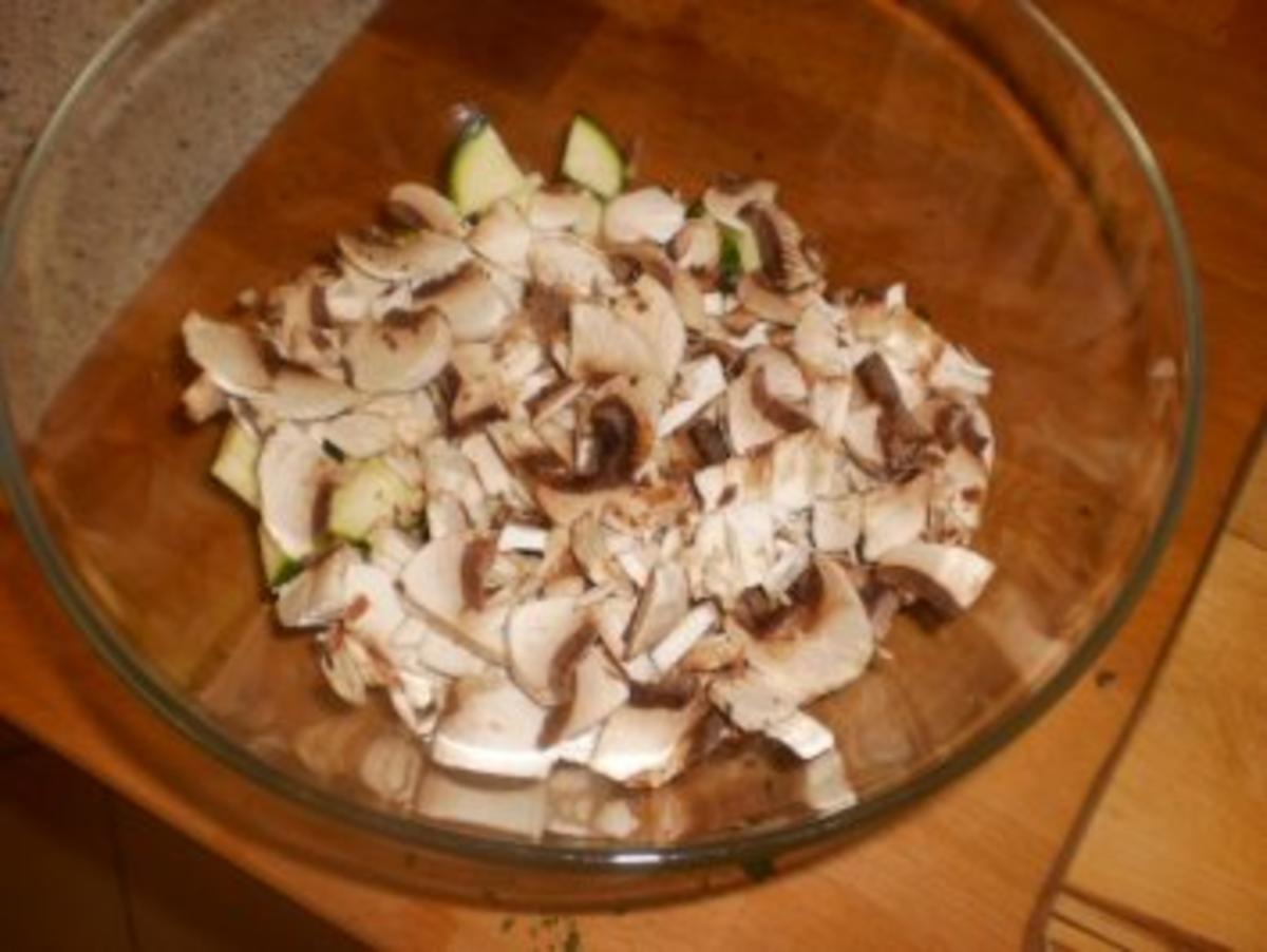 Zucchinisalat mit Pilzen - Rezept - Bild Nr. 6