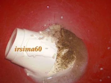 Rezept: Feldsalat mit Schmanddressing und gehackten Walnüssen Bild Nr. 3 Feldsalat mit Schmanddressing und gehackten Walnüssen - Rezept - Bild Nr. 3