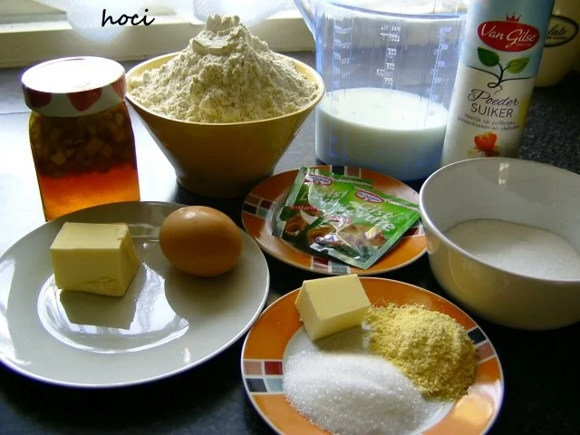 Rezept: Buchteln (Dampfnudeln) gefüllt mit Bratapfelmarmelade Bild Nr. 2 Buchteln (Dampfnudeln) gefüllt mit Bratapfelmarmelade - Rezept - Bild Nr. 2