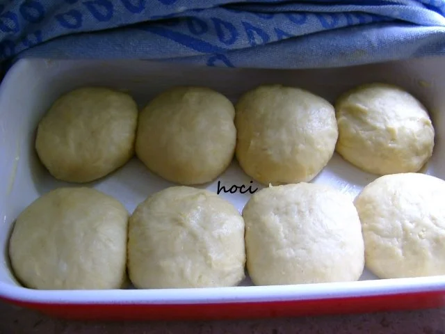 Rezept: Buchteln (Dampfnudeln) gefüllt mit Bratapfelmarmelade Bild Nr. 8 Buchteln (Dampfnudeln) gefüllt mit Bratapfelmarmelade - Rezept - Bild Nr. 8