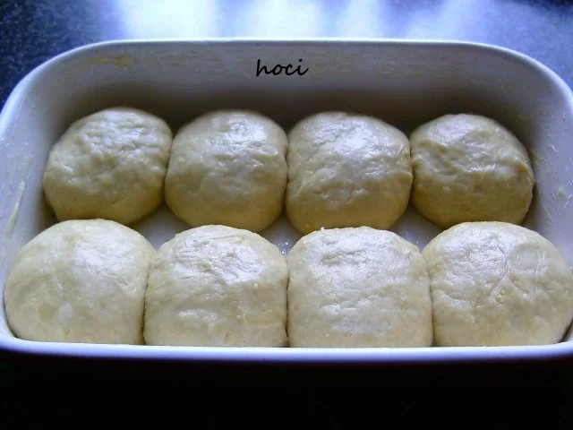 Rezept: Buchteln (Dampfnudeln) gefüllt mit Bratapfelmarmelade Bild Nr. 10 Buchteln (Dampfnudeln) gefüllt mit Bratapfelmarmelade - Rezept - Bild Nr. 10