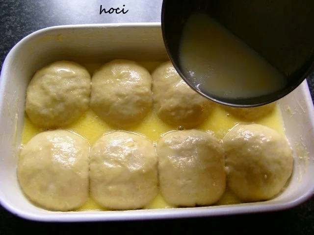 Rezept: Buchteln (Dampfnudeln) gefüllt mit Bratapfelmarmelade Bild Nr. 12 Buchteln (Dampfnudeln) gefüllt mit Bratapfelmarmelade - Rezept - Bild Nr. 12