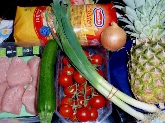 Fruchtige Hähnchen-Pfanne mit Spiralnudeln - Rezept - Bild Nr. 2