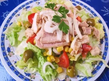 Rezept: Eisbergsalat mit viel Thunfisch Bild Nr. 3 Eisbergsalat mit viel Thunfisch - Rezept - Bild Nr. 3