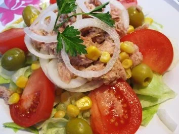 Rezept: Eisbergsalat mit viel Thunfisch Bild Nr. 4 Eisbergsalat mit viel Thunfisch - Rezept - Bild Nr. 4