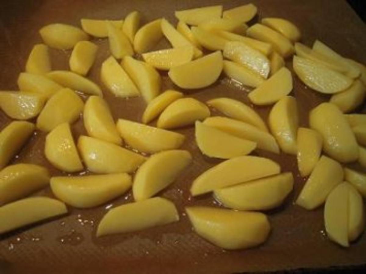Schweinemedaillons mit Senfkruste und Kartoffelecken - Rezept - Bild Nr. 2