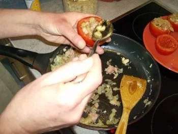 Rezept: Beilage oder Snack gefüllte Tomaten Bild Nr. 6 Beilage oder Snack gefüllte Tomaten - Rezept - Bild Nr. 6