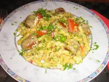 Bratwurst-Nudelpfanne mit buntem Gemüse - Rezept