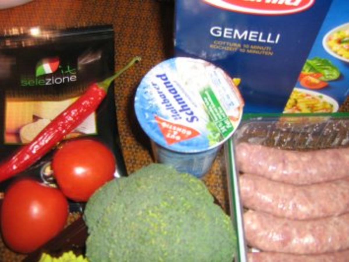 Bratwurst-Nudelpfanne mit buntem Gemüse - Rezept - Bild Nr. 2