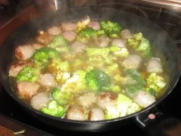 Bratwurst-Nudelpfanne mit buntem Gemüse - Rezept - Bild Nr. 5