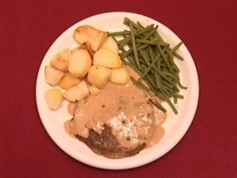 Rezept: Steak mit gerösteten Kartoffeln und grünen Bohnen an Pfeffersoße (Benjamin Boyce) Steak mit gerösteten Kartoffeln und grünen Bohnen an Pfeffersoße (Benjamin Boyce) - Rezept