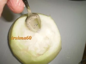 Rezept: Gefüllte Kohlrabi in Käsesoße Bild Nr. 3 Gefüllte Kohlrabi in Käsesoße - Rezept - Bild Nr. 3