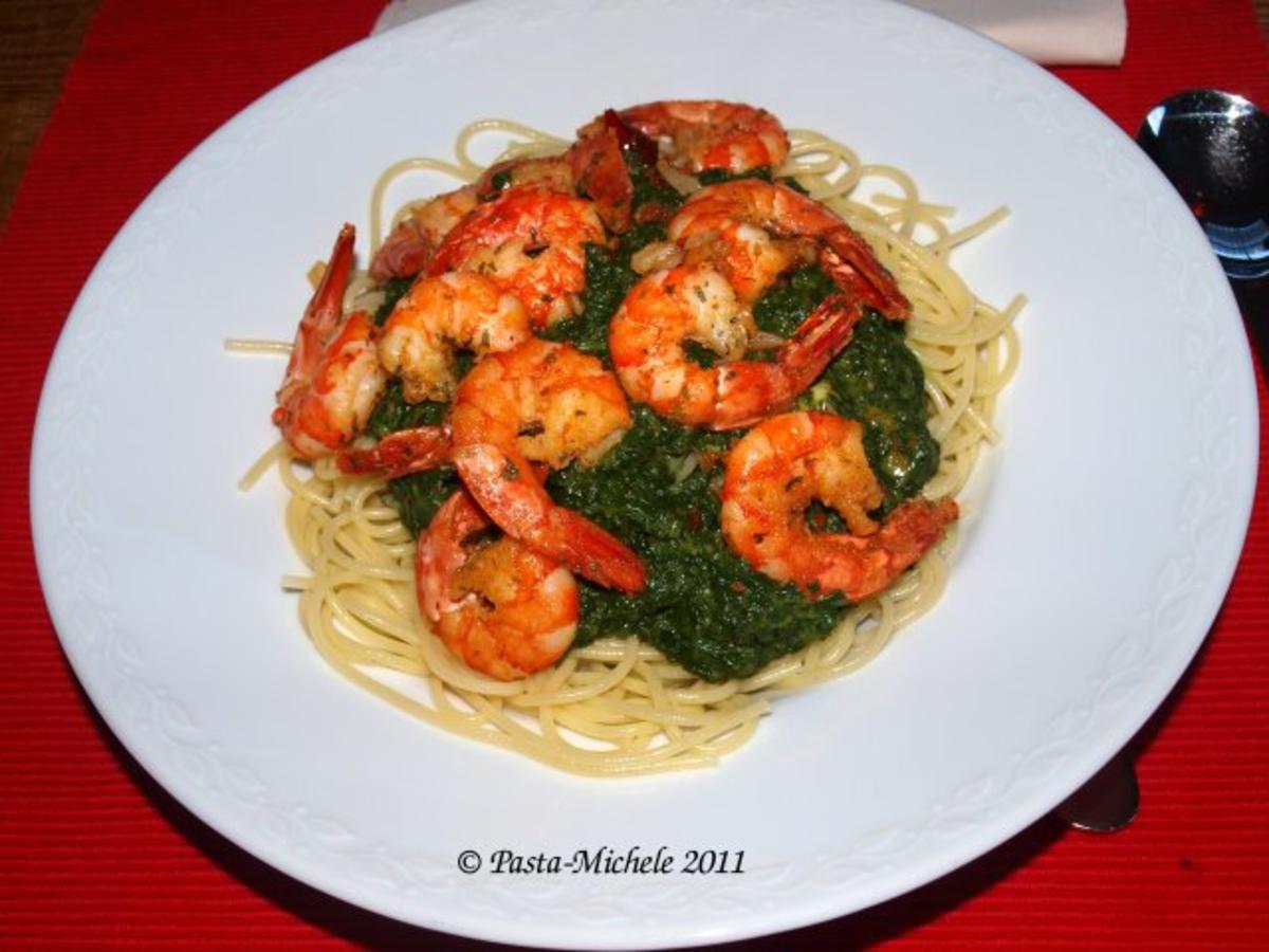 Nudeln mit Spinat und Garnelen (Pasta agli spinaci e scampi) - Rezept ...