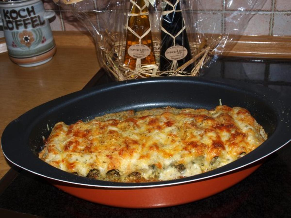 Canelloni Piemontese gefüllte Nudelröllchen aus dem Ofen - einfach ... Canelloni Piemontese gefüllte Nudelröllchen aus dem Ofen - einfach ...
