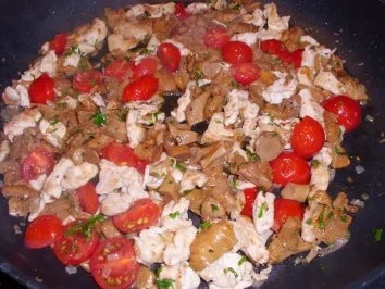 Rezept: Pasta: Fusilli mit Hähnchen-Pfifferling-Creme Bild Nr. 4 Pasta: Fusilli mit Hähnchen-Pfifferling-Creme - Rezept - Bild Nr. 4