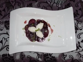 Meerrettichmousse auf Rote Beete Carpaccio - Rezept