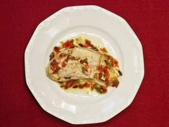 Wolfsbarschfilet an marinierten weißen Auberginen (Chris Roberts) - Rezept