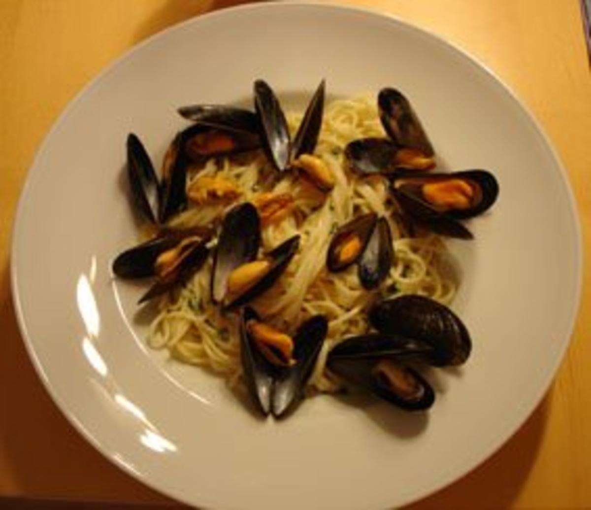 Muscheln in Kräuter-Sahnesauce mit Spaghetti - Rezept - Bild Nr. 2