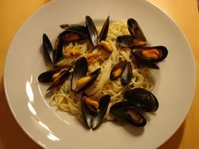 Rezept: Muscheln in Kräuter-Sahnesauce mit Spaghetti Bild Nr. 2 Muscheln in Kräuter-Sahnesauce mit Spaghetti - Rezept - Bild Nr. 2