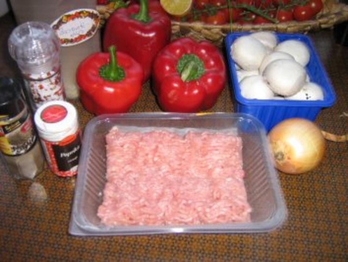 Paprika gefüllt mit Puten -Champignonmischung auf Basmatireis - Rezept - Bild Nr. 2