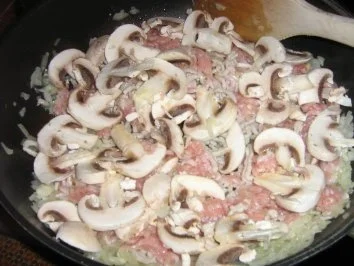 Rezept: Paprika gefüllt mit Puten -Champignonmischung auf Basmatireis Bild Nr. 4 Paprika gefüllt mit Puten -Champignonmischung auf Basmatireis - Rezept - Bild Nr. 4