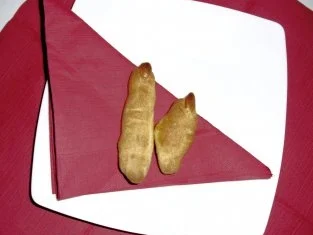 Fingerfood zum Gruseln - Knuspergebäck mit Mandel, herzhaft - Rezept