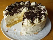 Rezept: Windbeuteltorte mit Nußboden und Baileys-Sahne Windbeuteltorte mit Nußboden und Baileys-Sahne - Rezept