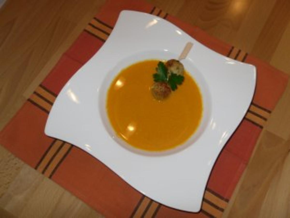 Kürbissuppe mit Fleischbällchen - Rezept