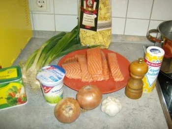 Rezept: Lachs Sahne Soße zu Bandnudeln Bild Nr. 2 Lachs Sahne Soße zu Bandnudeln - Rezept - Bild Nr. 2