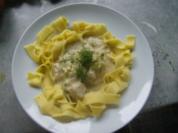 Lachs Sahne Soße zu Bandnudeln - Rezept