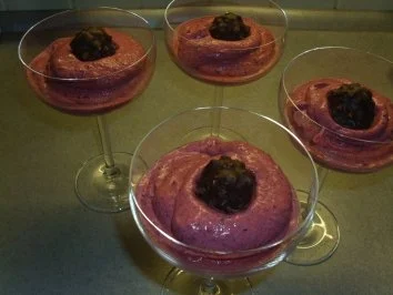 Desserts: Waldbeereneis - Rezept