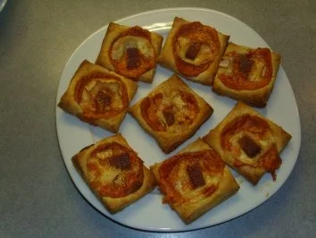 Rezept: Pikante Kuchen: Herzhafte Blätterteig-Häppchen Pikante Kuchen: Herzhafte Blätterteig-Häppchen - Rezept