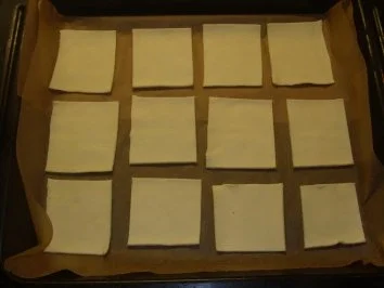 Rezept: Pikante Kuchen: Herzhafte Blätterteig-Häppchen Bild Nr. 2 Pikante Kuchen: Herzhafte Blätterteig-Häppchen - Rezept - Bild Nr. 2